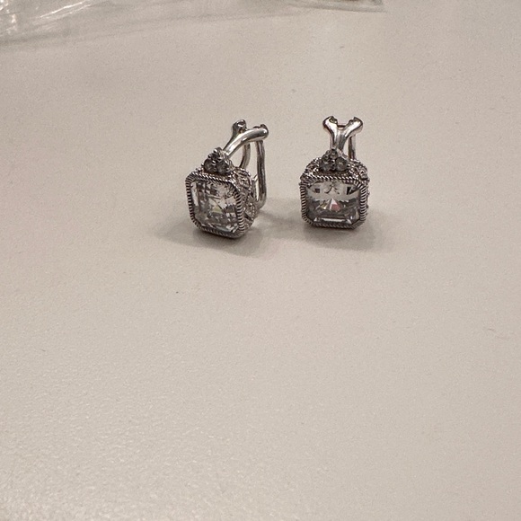 Judith Ripka Elegant Silver Stud Earrings - Picture 7 of 8